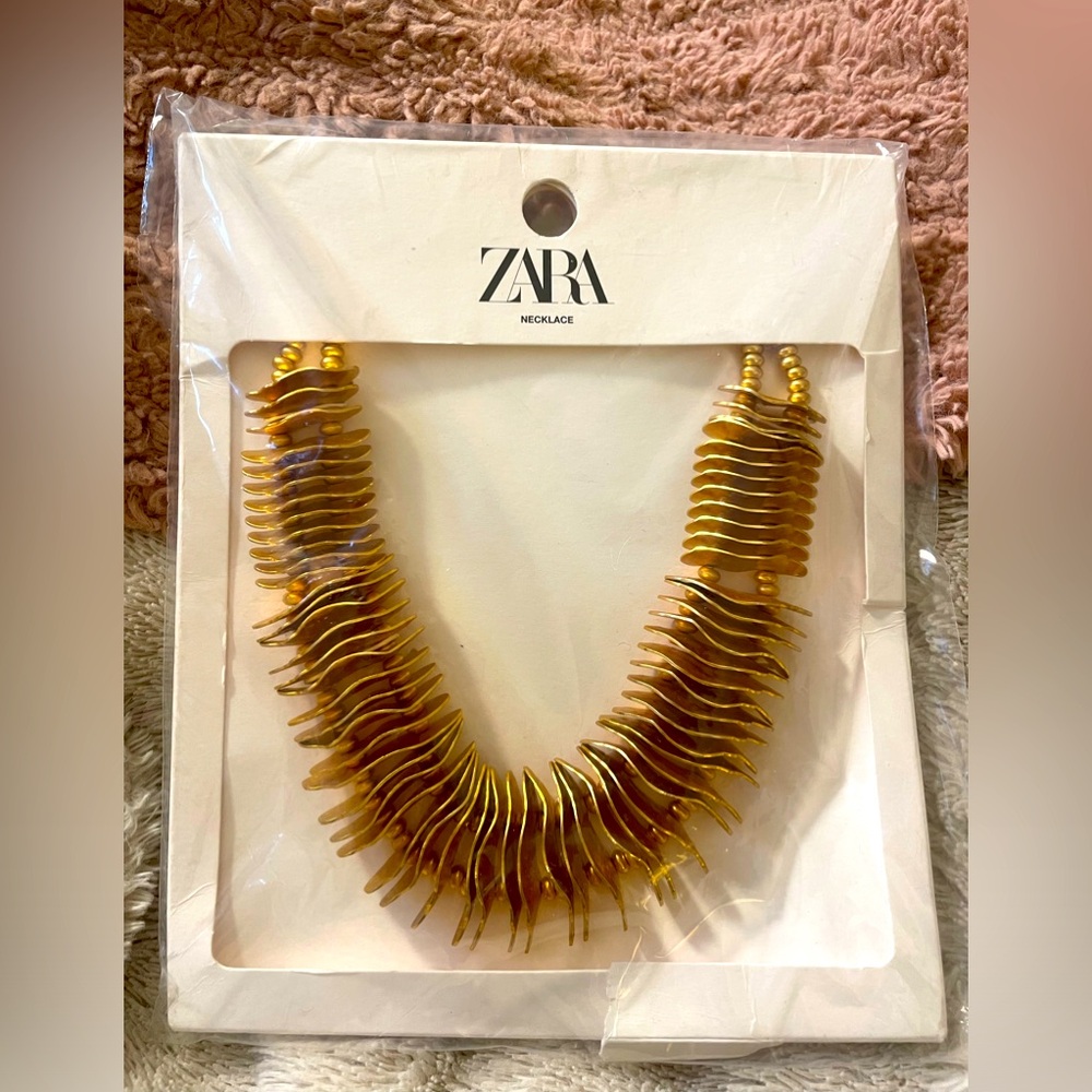 NWT Zara Gold Contemporary Necklace
